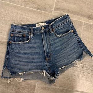 Abercrombie High Rise Mom Shorts. Size 25